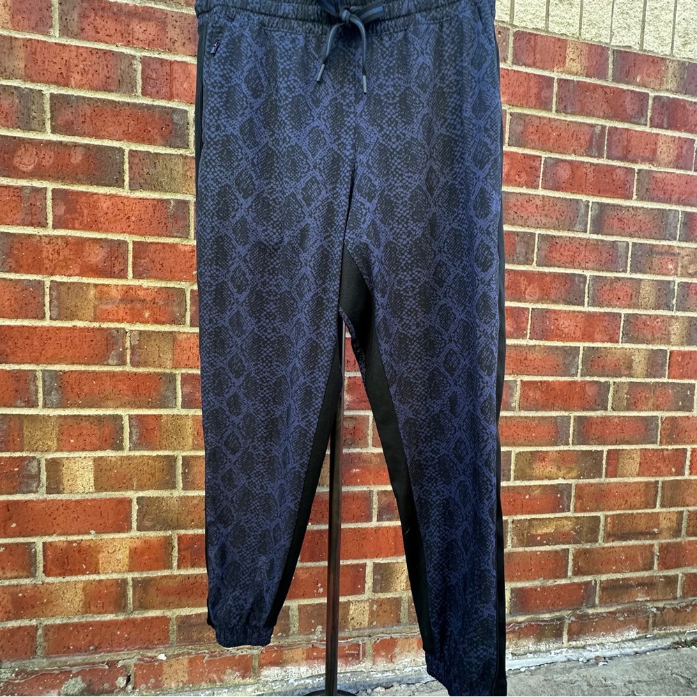 Athleta Brooklyn Jogger Athleisure Athletic-Wear Travel Casual Pant Animal Print
